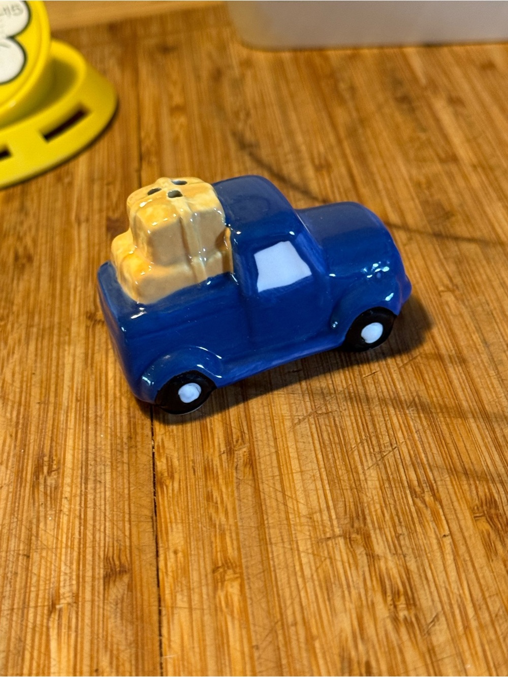 Cracker Barrel Blue Truck and Trailer Mini Salt Pepper Shakers Collectible - Picture 4 of 7